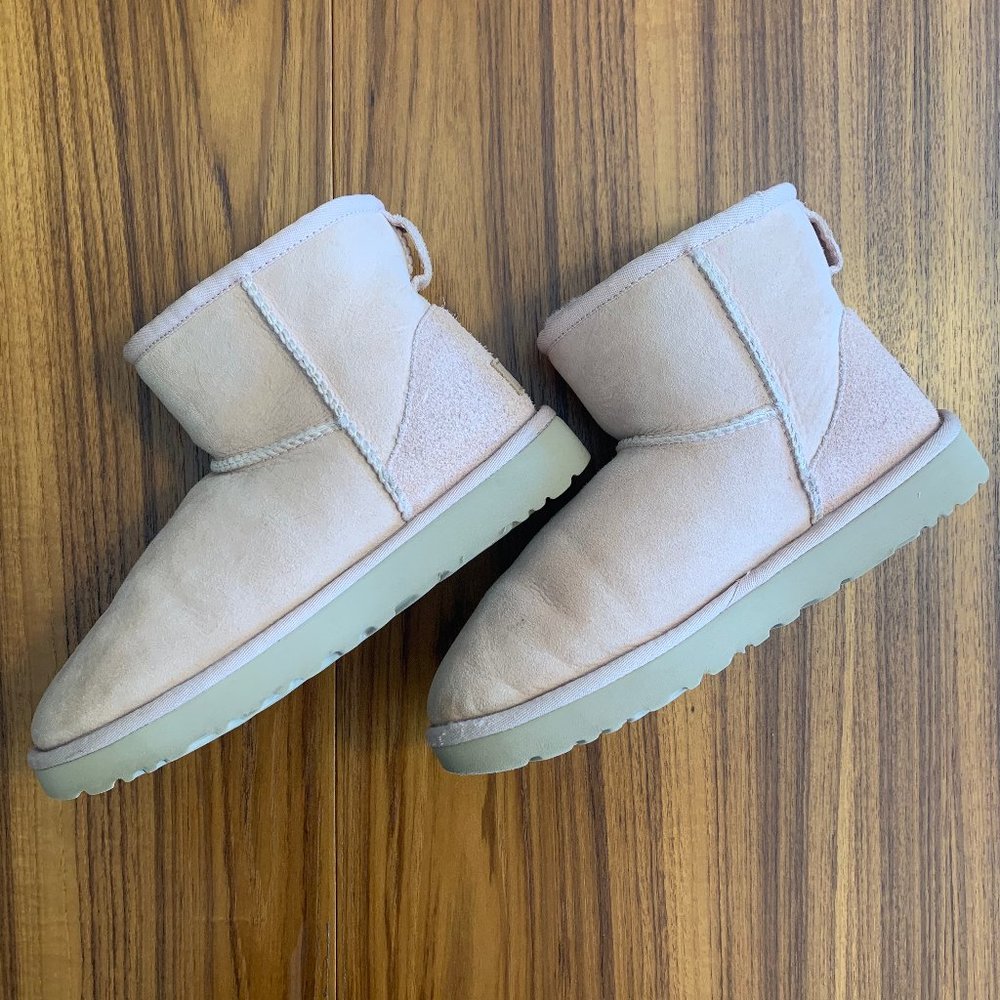 NEW Without box - UGG Classic Mini Boot